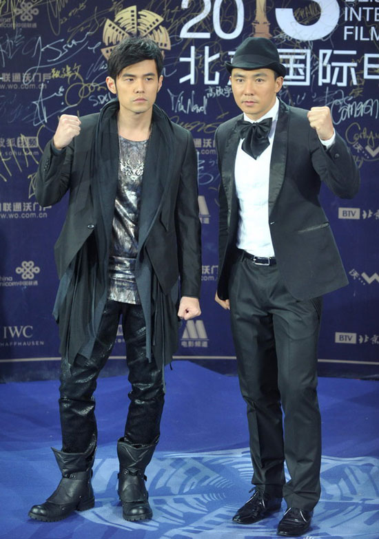 是假摔并直 是假摔并直