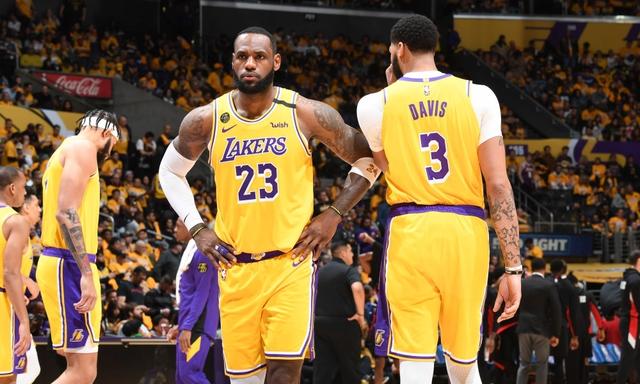 让边路牵制 让边路牵制